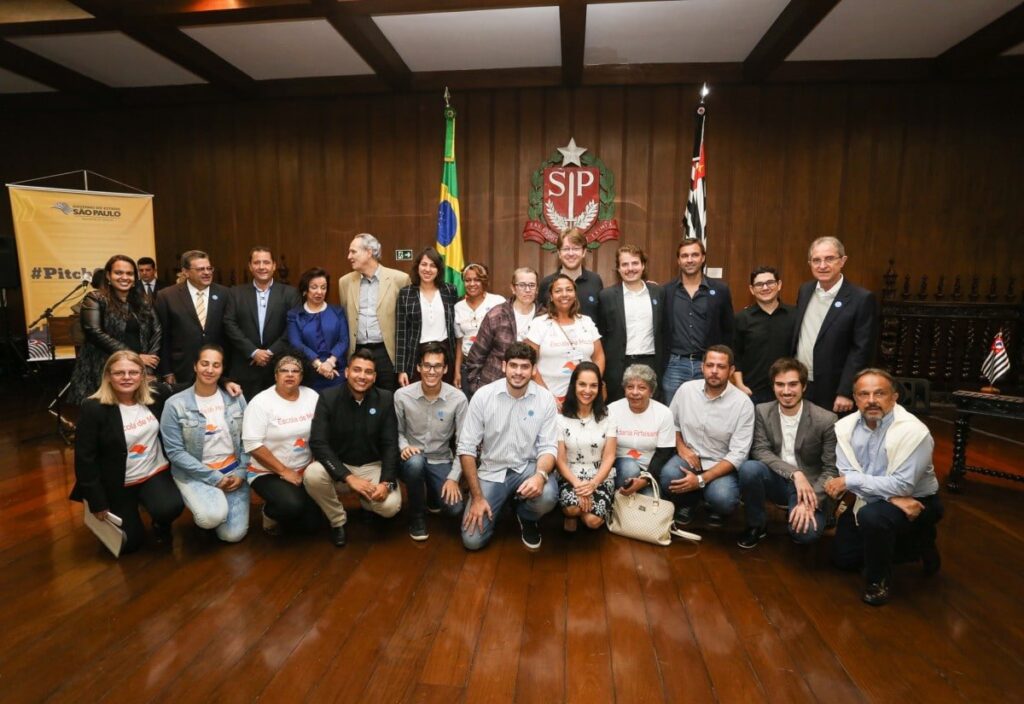 Governo de SP assina convênios com startups para melhorar prestação de serviços públicos.
